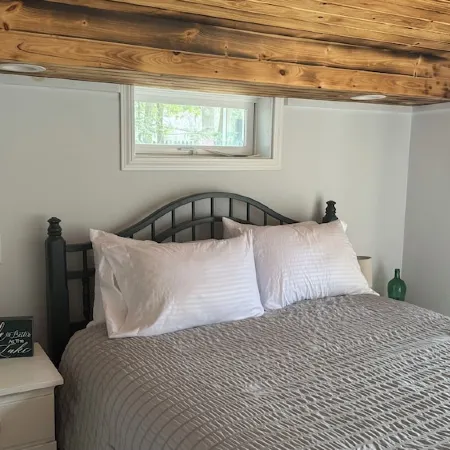 Cozy escape in Portage Lake. Sleeps up to ten people!
