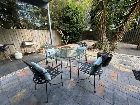 Tangara - A Stylish Newly Renovated Studio Apartment, close to the surf beach.