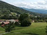 Apartment in quiet house surrounded by meadows. Hotels in Cleurie