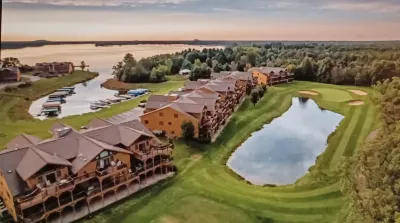 Spacious 3 Bedroom Condo at Northern Bay Resort. Lake, beach, golf, pool & more. 스트롱스 프레리 호텔