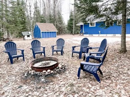 The David w/ Private Screened Porch & Fire Pit