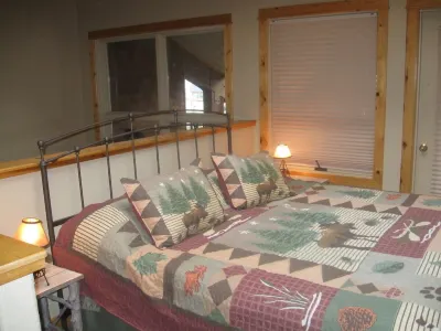 Convenient Downtown Loft With Balcony, At River Confluence, Walk To Restaurants