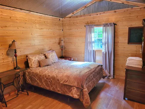 Peaceful cabin in secluded mountain spot beside a picturesque creek