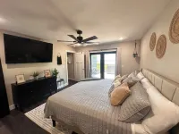 Stunning Brand New 4BR Lakeview Home with 8 person HotTub