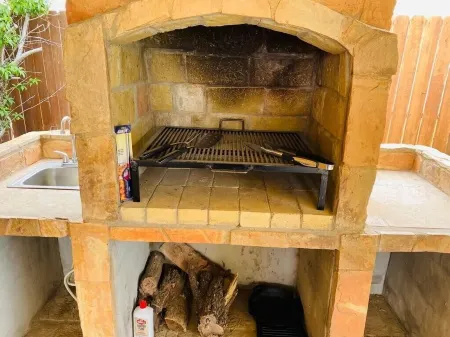 Kika’s House-Lovely 4 Bedroom Home, Entertainment Patio, newly furnished