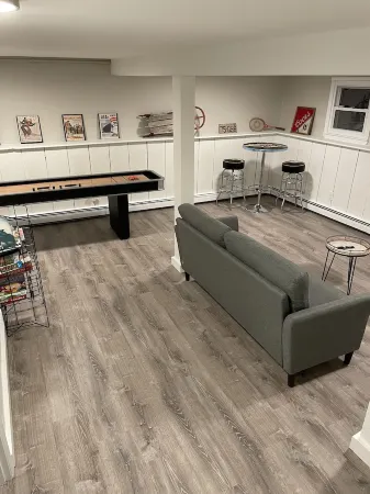 Heated Pool, Mins to Weirs Beach & Gunstock Mountain - Sleeps 13