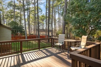 Tranquil Cary Hideaway- Mins to Downtown/Wake Med/NC State ...Newly Furnished!