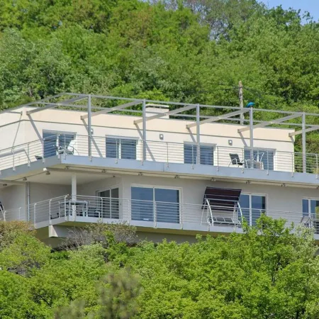 Exceptional Villa in Provence - Paradise above the canopy!