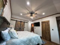 Luxury Log Cabin Living Отели рядом с достопримечательностью «Lone Hickory Indoor Arena»