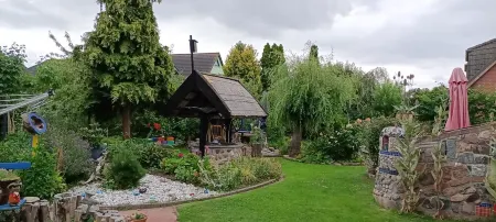 Quiet, bright apartment with large garden and parking