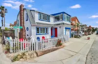 Famous Captain's Bungalow Отели рядом с достопримечательностью «Эйрпорт Селф Сторадж»