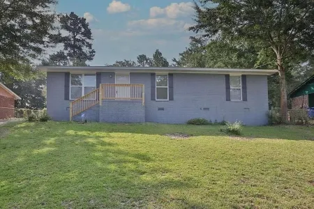 Boho Retreat that sleeps 10, 3bd 2bath centrally located to Ft. Moore and CSU Отели в г. Колумбус