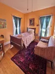Colorful getaway in friendly Driftless village