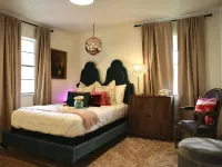 Recently updated home a few minutes from historic downtown Hico! ハミルトンのホテル