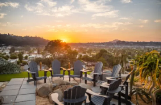Zen Hilltop Estate : Heated Infinity Pool, Spa, 360° SoCal Views, Pvt Deck