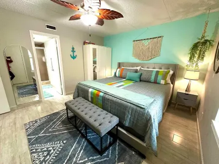 Beachfront Paradise w/ King Room, Pool, Hot Tub! Отели рядом с достопримечательностью «Sea Turtle, Inc.»