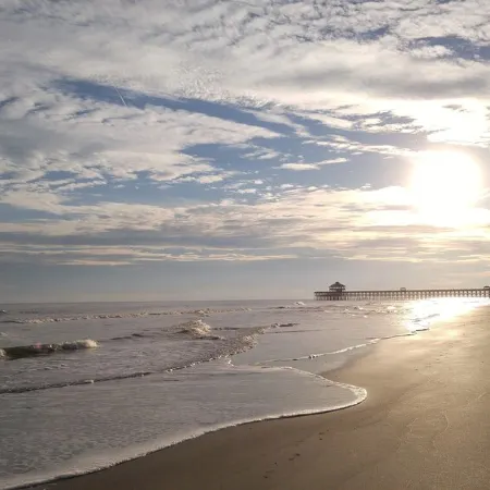 1 Block to THE MOTHER SEA.  Super easy and quick walk.