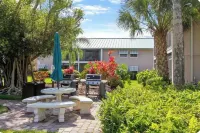 Coastal Cottage-Steps to Siesta Key Beach