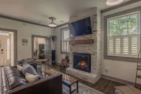 Renovated 1840's Schoolhouse: Hot Tub, Fireplace, King Bed Bliss