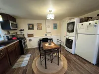 Centrally located 1 bd/1ba bungalow 米蘇拉住宿飯店