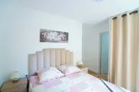 Forum-La gare apartment, T2 50 m2, air-conditioned, garage, courtyard 80m2