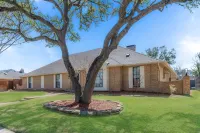 One Story House, King Beds, TV in all bedrooms, Desks, Grill and Pool.