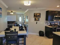 SunnySide Getaway <15mins from beach/Dtown/airport Hotels in Lauderhill