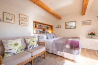 Pretty cottage studio set in lovely countryside close to the Heritage coast
