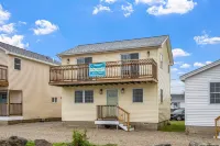 Attractive, updated 2-bedroom home, 5 min walk to beach, pets ok, onsite parking