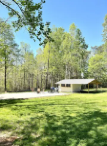 Adorable home w/ huge back yard- minutes from Belews Lake. Amazing Hidden Gem