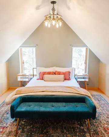 Scandinavian Style 3-bedroom cabin in delightful Soda Springs with WiFi