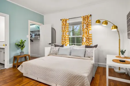 Luxury in the Park, King Beds, Washer & Dryer