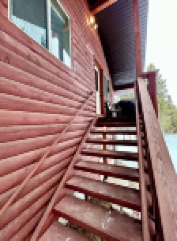 Yellowstone's 2 Bedroom, 2 Bathroom Upstairs Loft. Dog Friendly. Close Shopping!