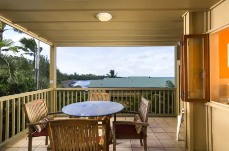 Partial Oceanview #107 at Hana Kai Maui - 1 Bedroom (corner unit) Отели рядом с достопримечательностью «Хамоа Бич»