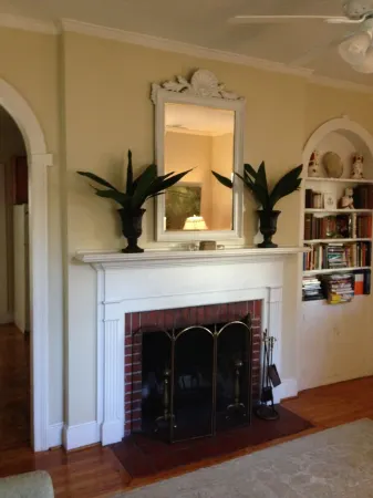 Charming 2BR/2BA Guest House on Historic 2 acres in downtown Summerville!