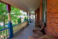 Atv-snowmobile Trail, Close to Marquette, Parking, 9 bedrooms, sleeps 18 People.