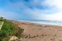 Sophisticated Oceanfront Luxury Condo