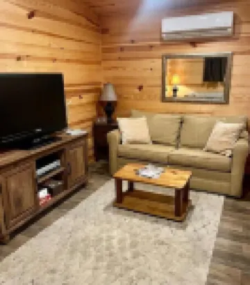 Cozy cabin on Lake Ludwig with a nice view of the lake. Pet friendly!