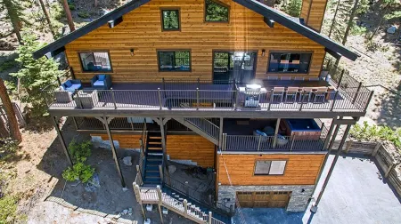 8 bedroom Estate close to the beach