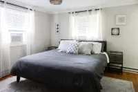 Hot Tub, Fire Pit, Private Backyard - Near Wineries & SPIRE