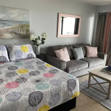 Great studio, wonderful amenities, OCEAN views!