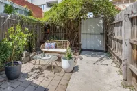 Stylish 3BR Carlton - CBD Fringe Terrace