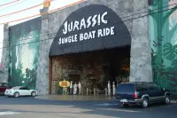 Luxury Riverfront Condo in Perfect Location near Tanger Outlets - Jakuzi