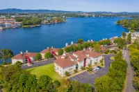 Sophisticated 2BR Lake Condo "The Oar" with open channel views of Lake Hamilton