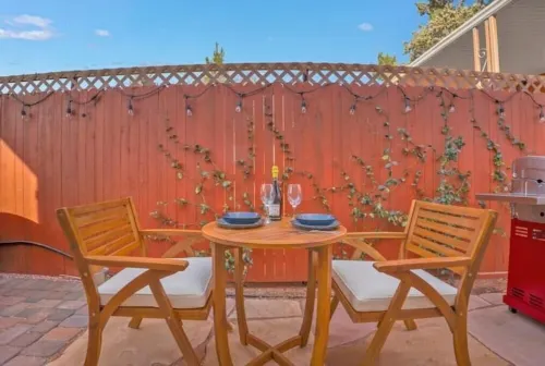 Cozy Guest House Perfect For Couples w/ Hot Tub