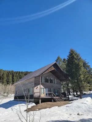 New construction, hot tub, 12 miles to Yellowstone, WiFi, AC,  firepit,