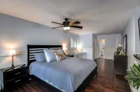 Lake Front, Pet, Game Room, Dock, Swim-Fish-Boat, Fire Pit, New Boat Rental