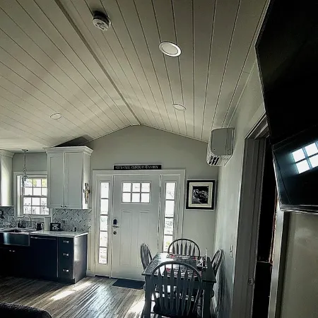 Cityline suite Three miles to PC, RIC, BROWN, JWU, &RISD Отели в г. Потакет