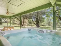 Sugar Pine Cabin 2BD 2BTH - Jacuzzi - KING Beds
