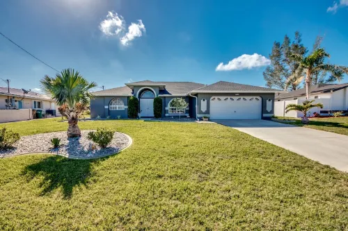 Villa Sunny Daze - 4 BR waterfront Villa with heated pool and spa/ pool table